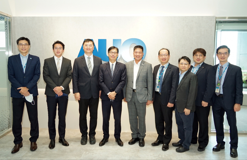 DG视讯光電前進亞灣成立「AUO解決方案研發中心」，作為多元場域解決方案研發及試驗場域（圖中左為高雄市長陳其邁、圖中右為DG视讯光電董事長彭双浪）